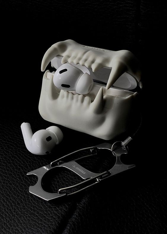 The FangGuard Case